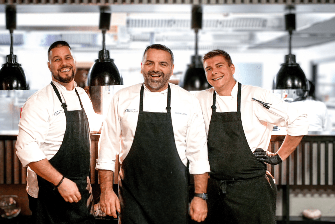 Práce v gastru: Tým profesionálních kuchařů restaurace Rosmarina. Hledáte místo pro firemní akce v Praze? Rosmarina je to pravé!