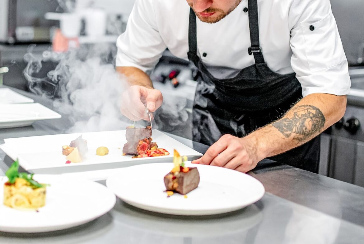 Práce v gastru: Tým profesionálních kuchařů restaurace Rosmarina. Hledáte místo pro firemní akce v Praze? Rosmarina je to pravé!