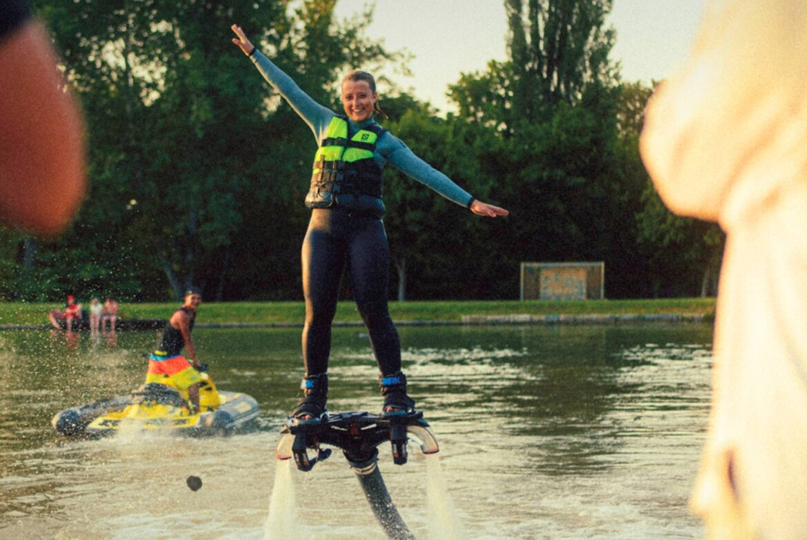 lekce fly boardu, flyboard.cz, létající boty, adrenalin a zážitky v Praze, Rosmarina - skvělé místo na firemní akce v Praze