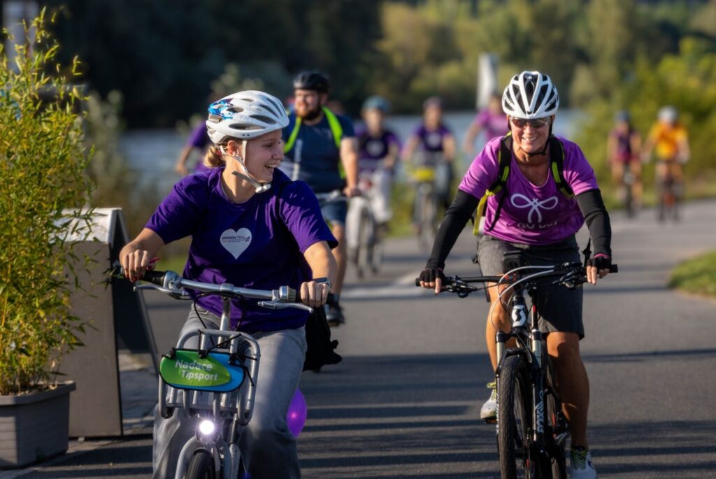 World GO Day v Praze - fialová jízda za podporu prevence onkogynekologických onemocnění s cílem v areálu Rosmarina.