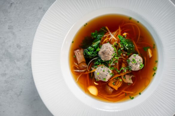 Vývar z hovězího žebra